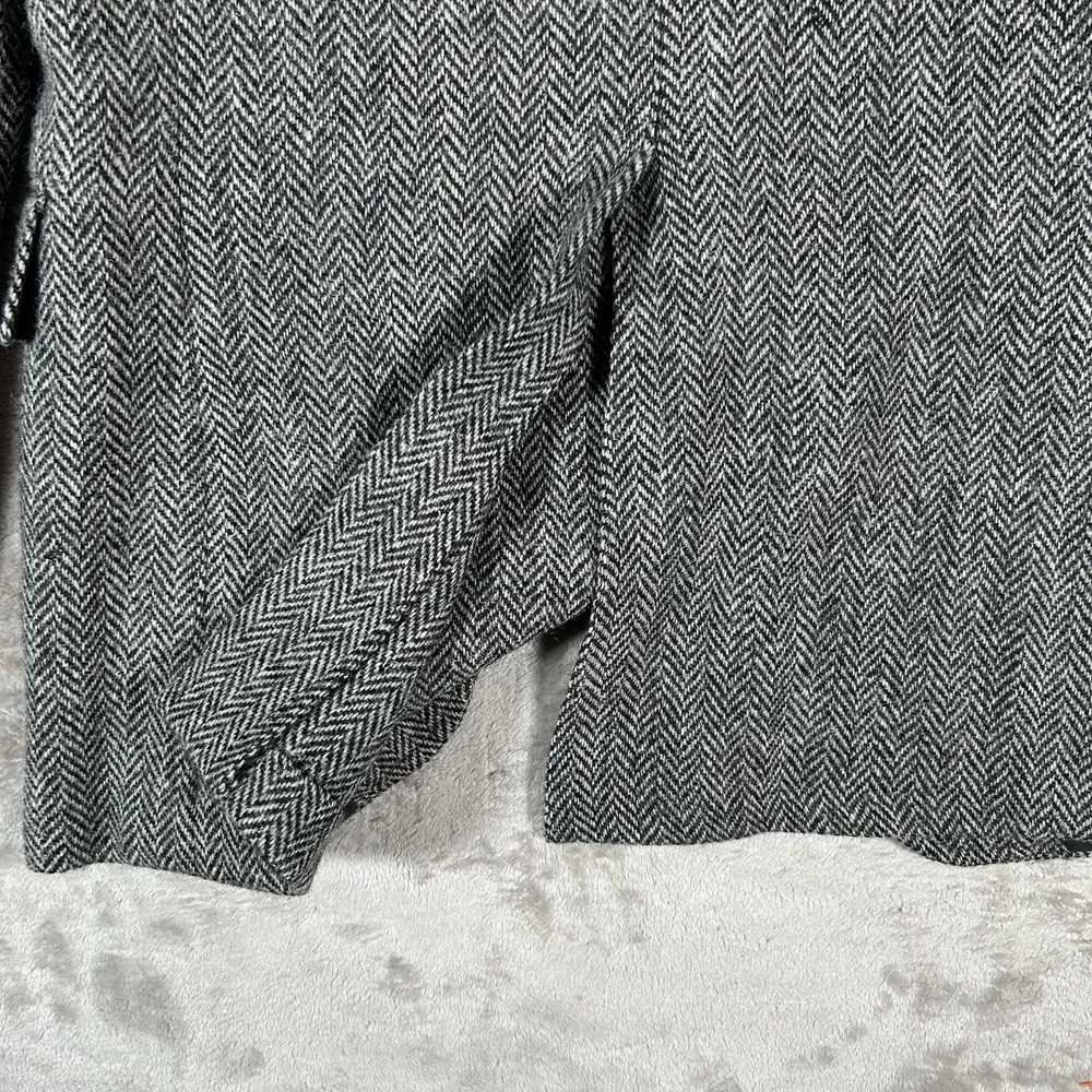 VTG Harris Tweed Blazer Mens 40R Gray Herringbone Wool Handwoven Sport Coat